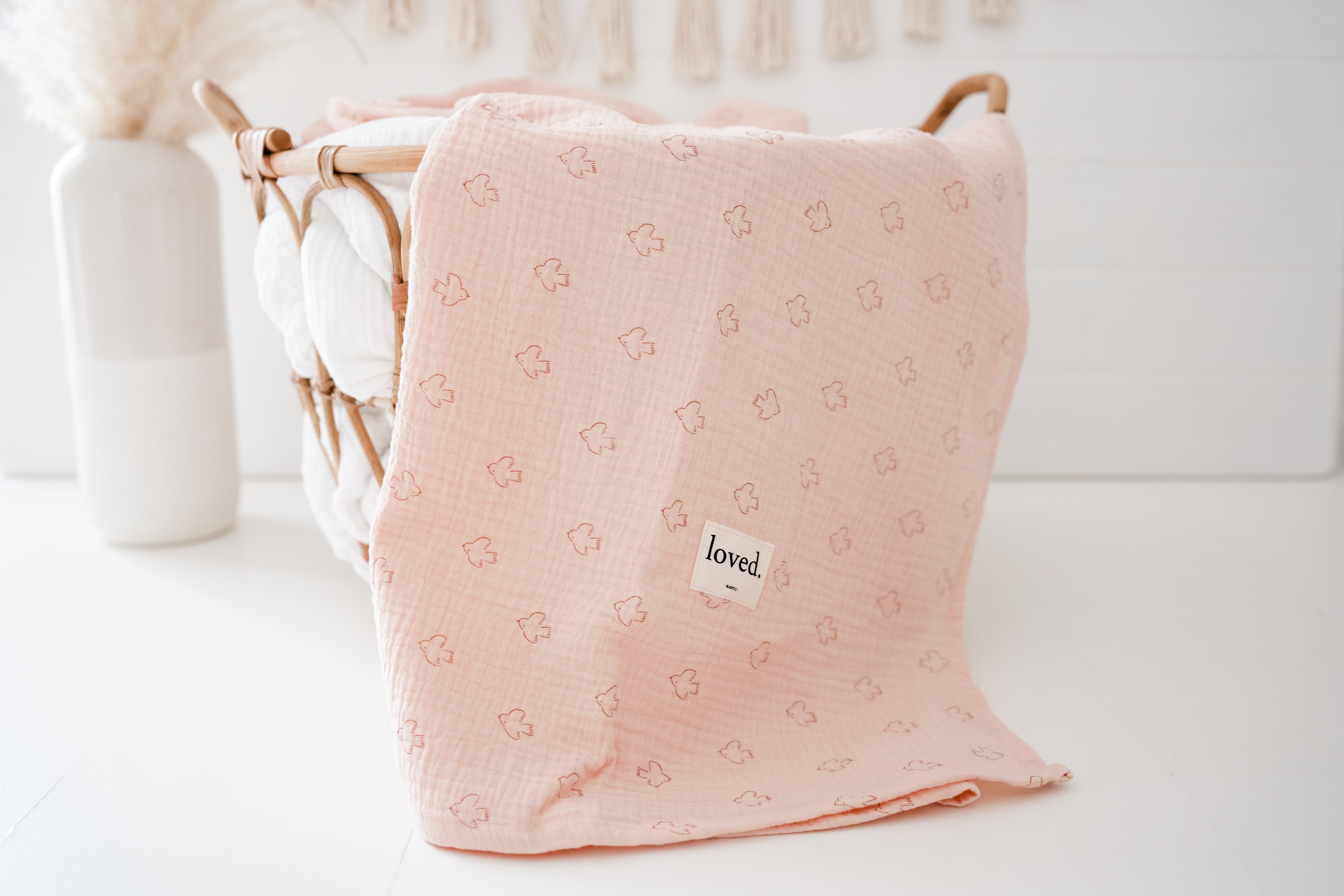 BIO Babydecke Musselintuch 120x120cm zartes rosa Vögel