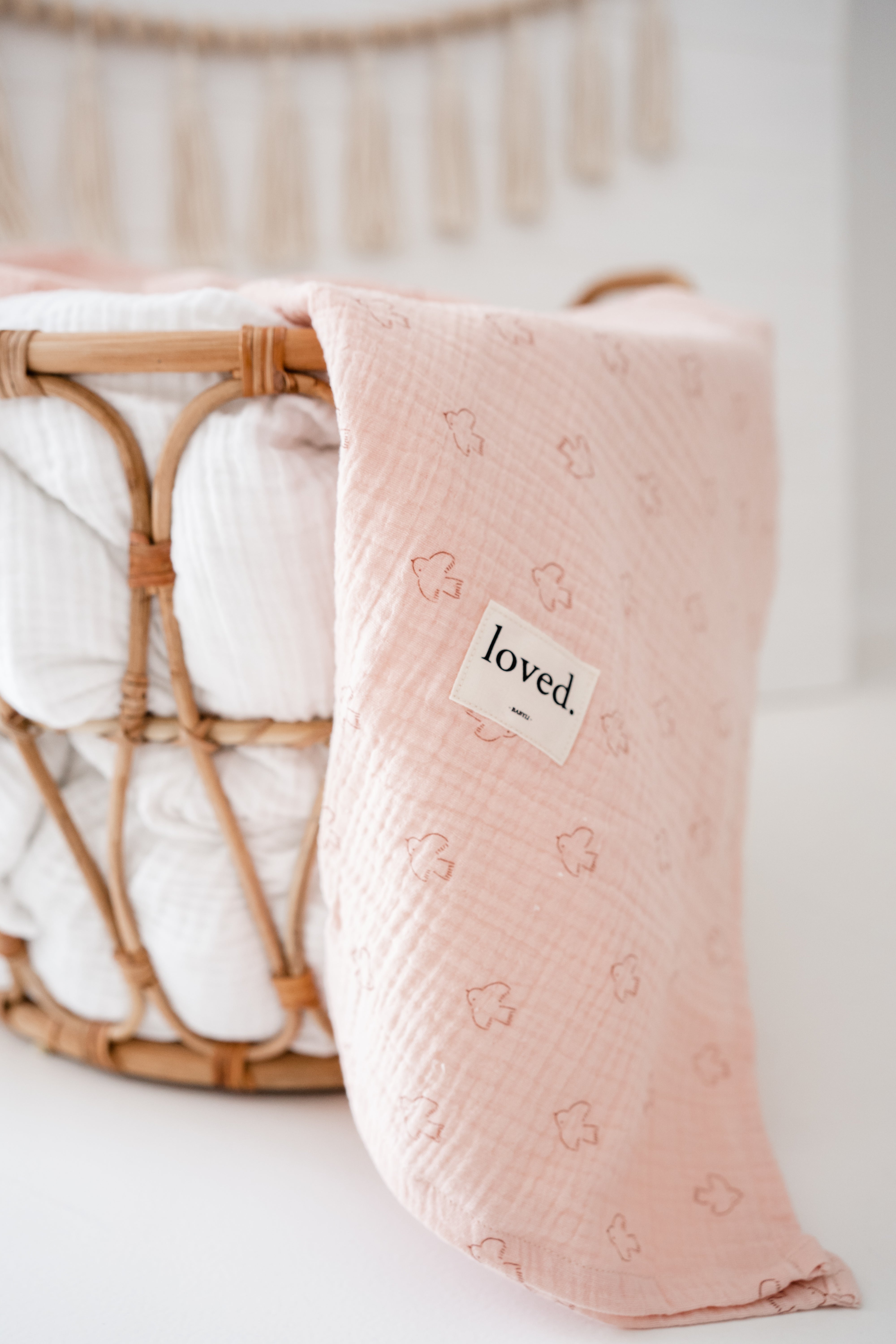 BIO Babydecke Musselintuch 120x120cm zartes rosa Vögel
