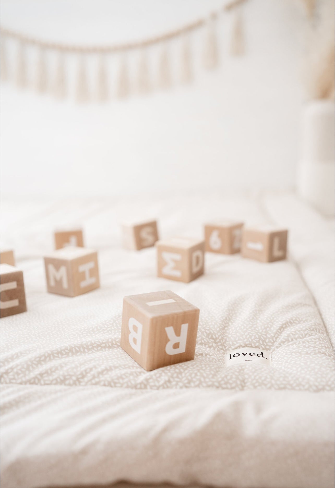 Spiel-und Krabbeldecke, Krabbelmatte für Babys 120x120cm, zarte Blätter