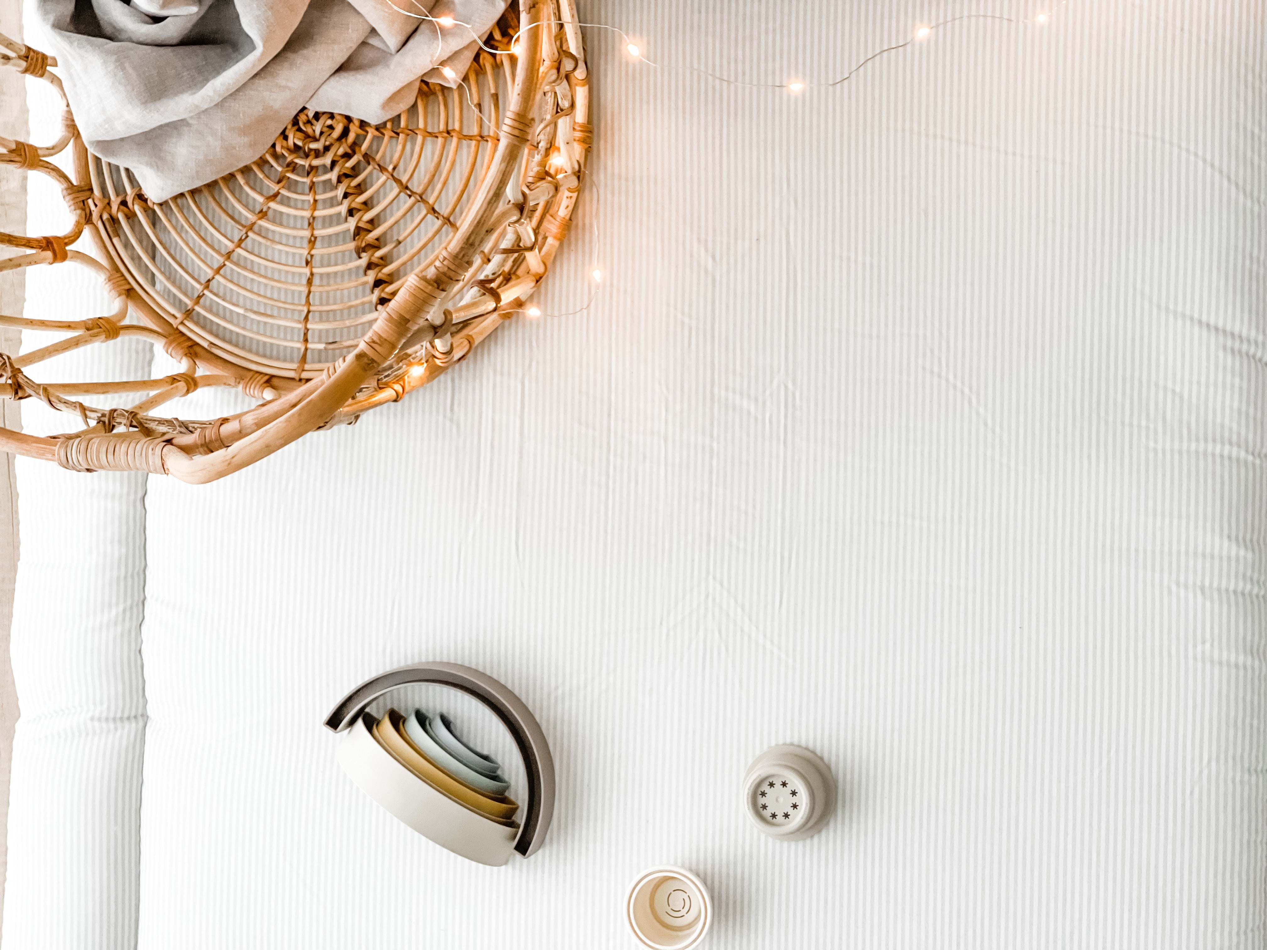 Baby-Krabbeldecke, Spieldecke, 100x100cm, Punkte eucalyptus hellgrau Streifen