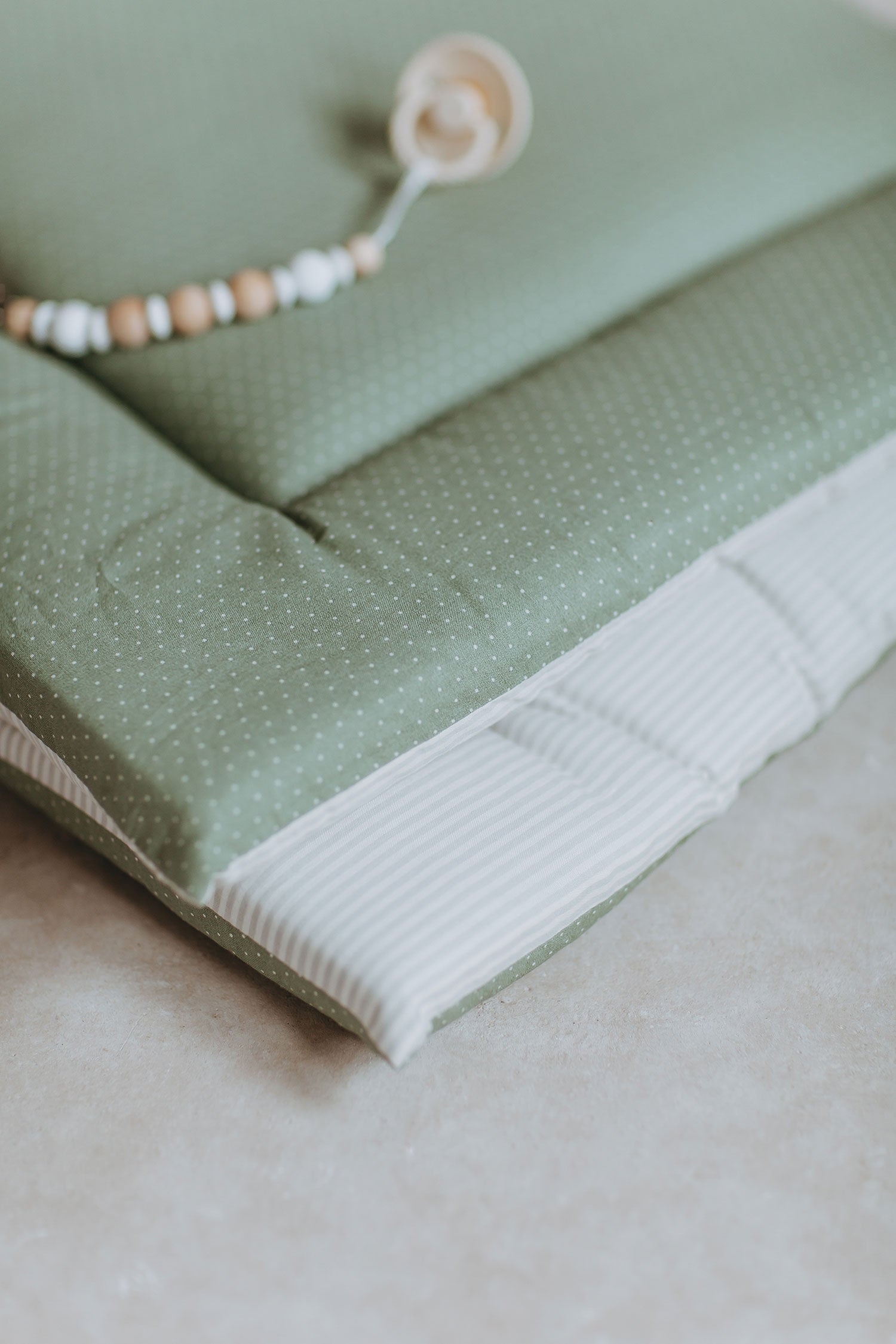 Baby-Krabbeldecke, Spieldecke, 100x100cm, Punkte eucalyptus hellgrau Streifen